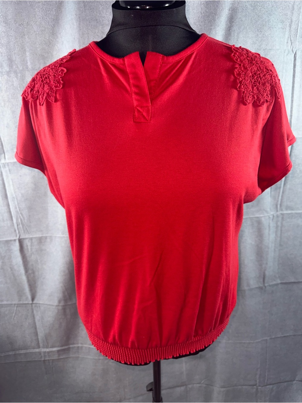 3227-Vicki Wayne’s Women’s Red Short Sleeve Knit Top with Lace Shoulder Accents